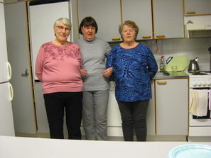 Aina joku huolehtii tarjoilun sujumisesta.