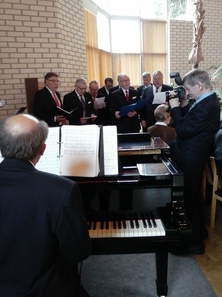 45v.juhlaa, Omat Pojat laulaa..