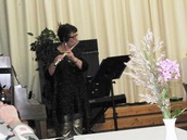 Leppälän pariskunta soitti ja Anne esitti kaksi kaunista laulua